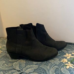 Bionic black ankle boots